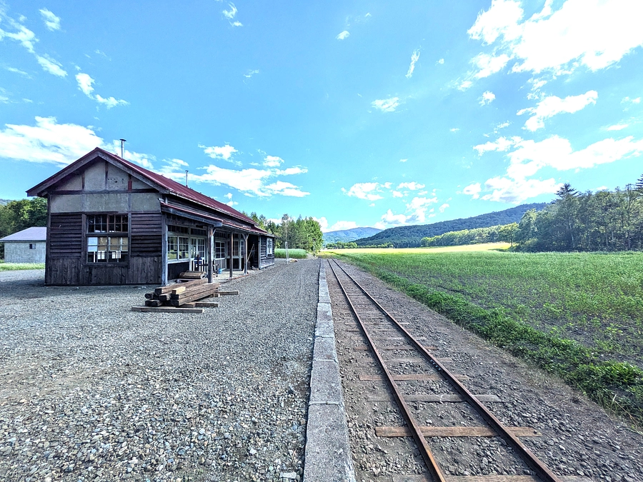 深名線廃止30年、沼牛駅構内に有志らで新たに線路を敷設！