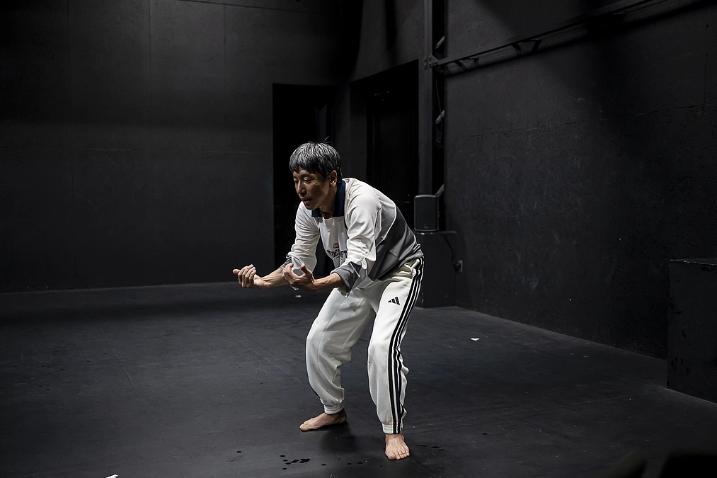 倉田翠作品「桑折 現／ダンス_中継」初日が開けて、ツアーが始まります！