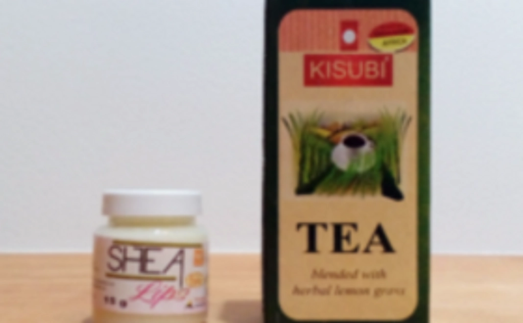 ウガンダ産シアバター＋ウガンダ名産品の紅茶をお送り致します。