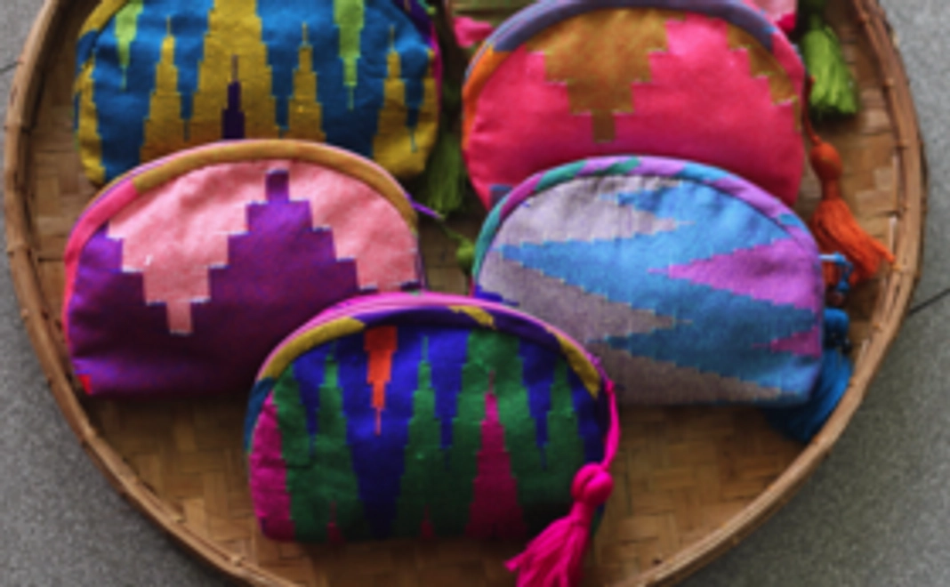 【日本未発売】モリンガの手縫いポーチをあなたに