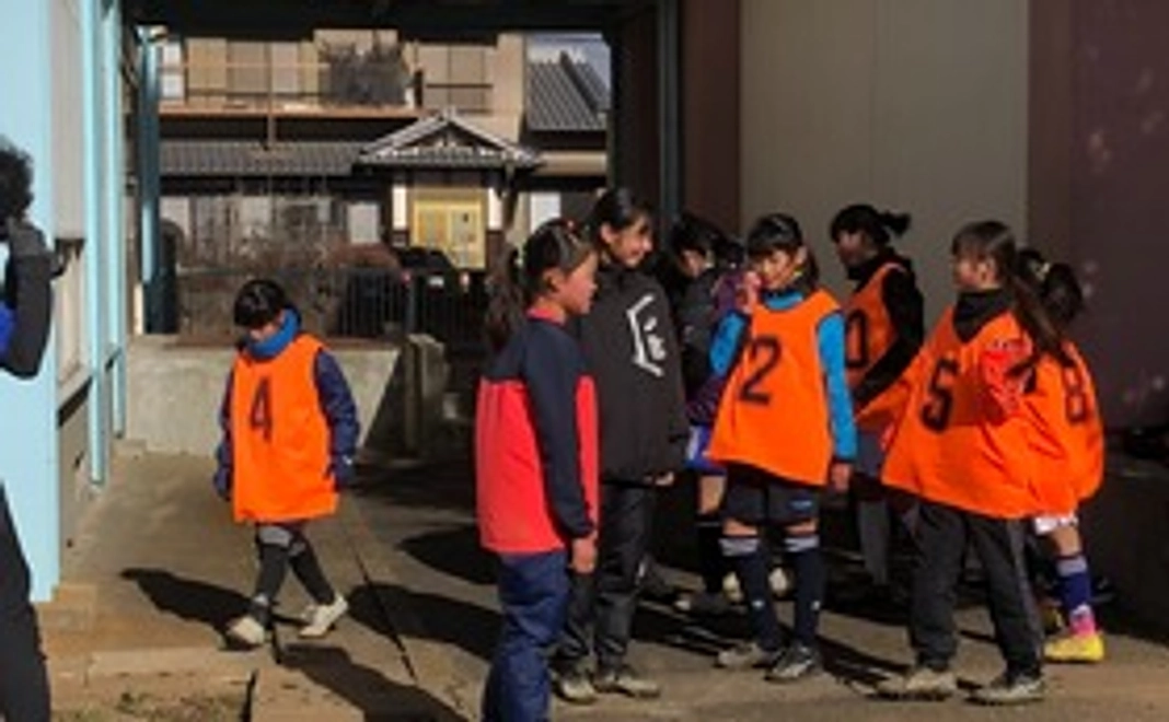 1. 活動報告書（2ヶ月に一度、6回）＋2. 選手スタッフ全員のオリジナルお礼動画