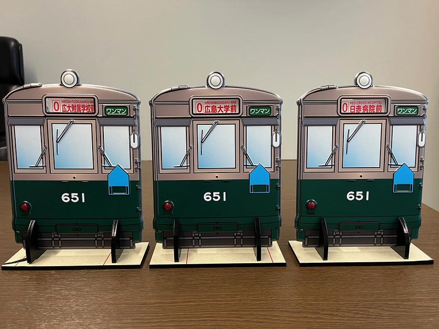 【あと6日】返礼品（ギフト）：電車の顔アルミプレートスタンドについて