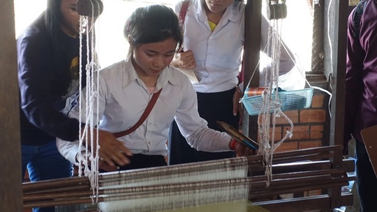 カンボジアにあるIROHAスクールの中学生と職業体験に行きたい！