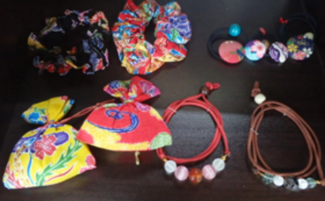 当事業所で利用者さんが天然石で作ったチョーカーもプレゼント！