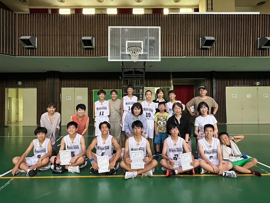 中級部籠球部兵庫合同チームが関西地方朝鮮中級部籠球大会で優勝！