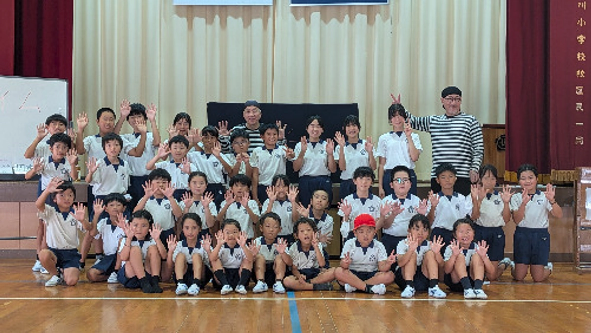 支援事業10校目、鹿屋市立祓川小学校でパントマイム体験のご報告です！