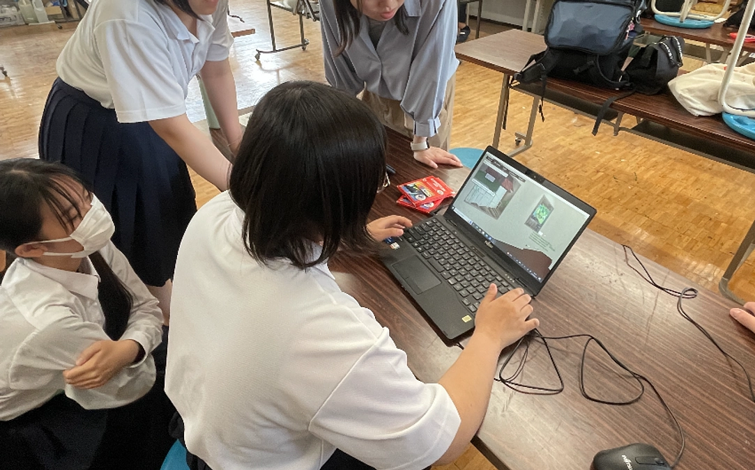 美術部の高校生が、自分達の作品をバーチャル展示に！