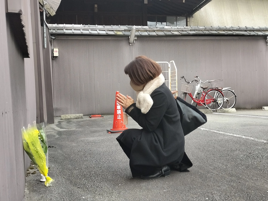 【ご報告】事件発生から２２年となる１月１６日、被害者への献花を行いました