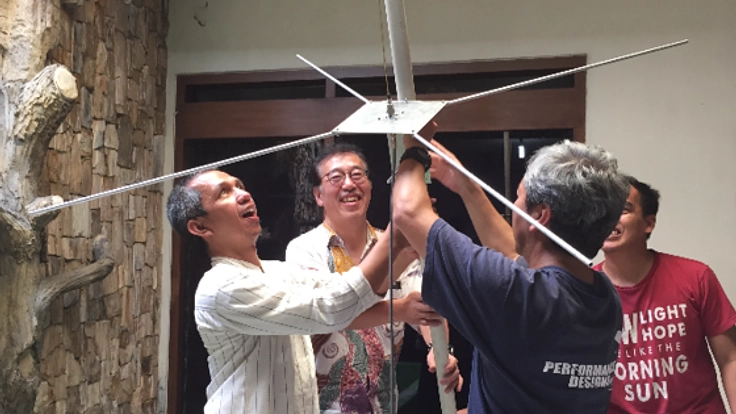 「携帯可能なラジオ局」をインドネシアの災害地域に導入します！