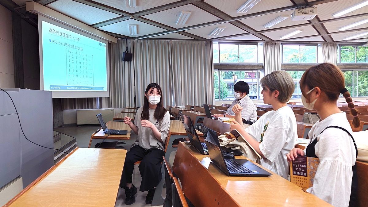 定例勉強会の様子