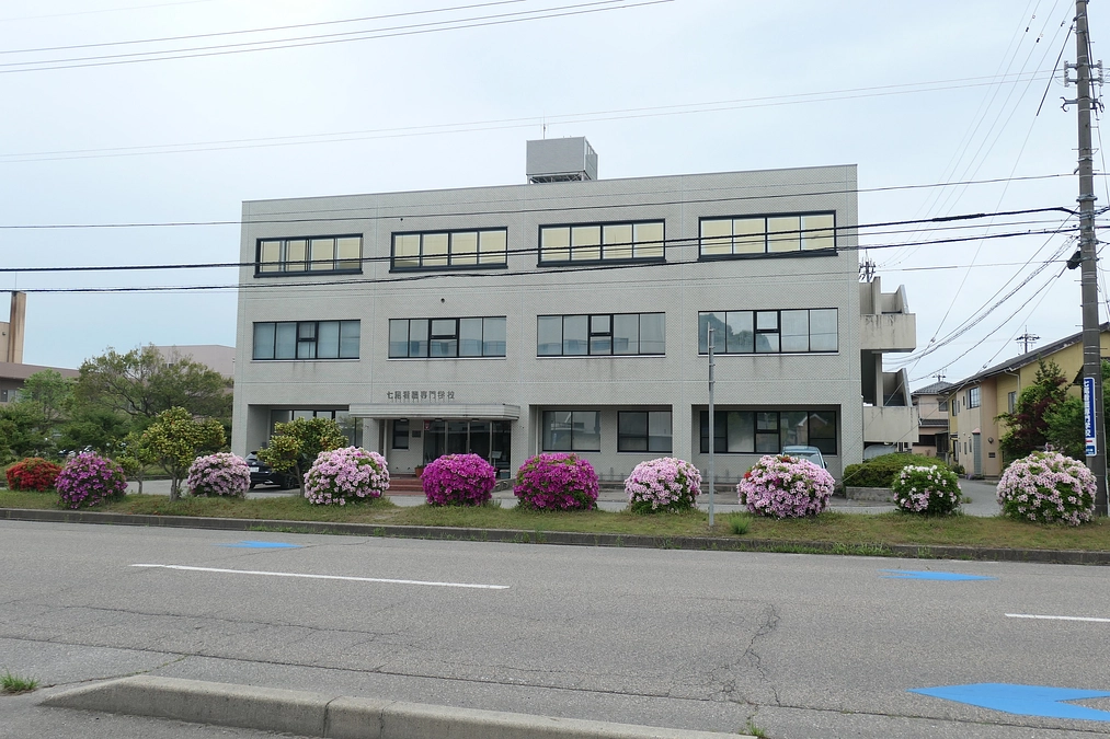 地震に負けず、今年も満開。