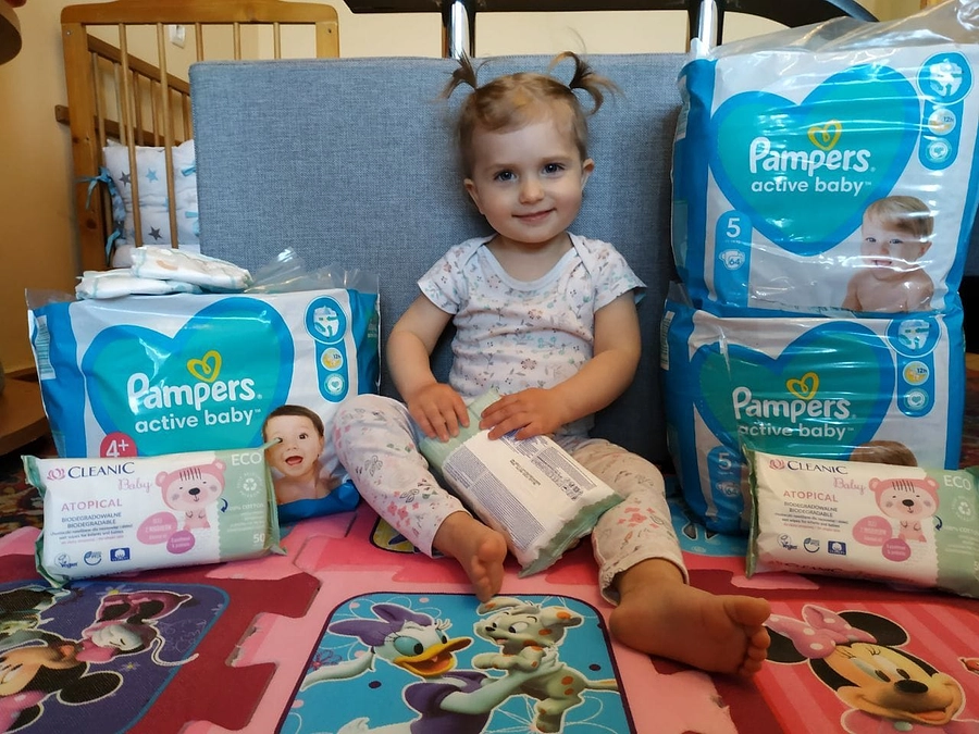 子ども支援の一環として先日2万3000枚のおむつをウクライナ西部の拠点にまとめて配布