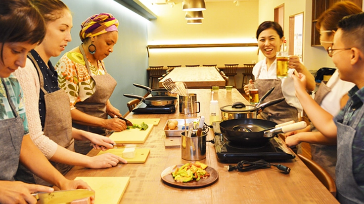 沖縄の食を世界に伝える料理スタジオ&クラフトビアBARをオープン