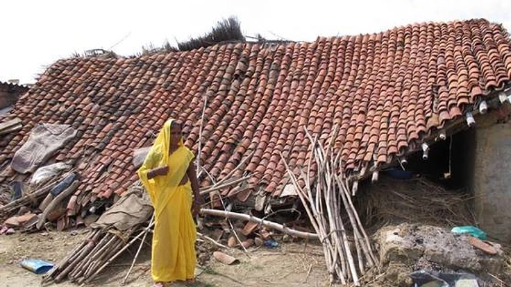 インド洪水緊急支援〜アーシャ希望学校の補修と支援物資の配布〜