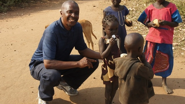 村と学校を結ぶ車でウガンダの子どもたちの学びと生活を支えよう