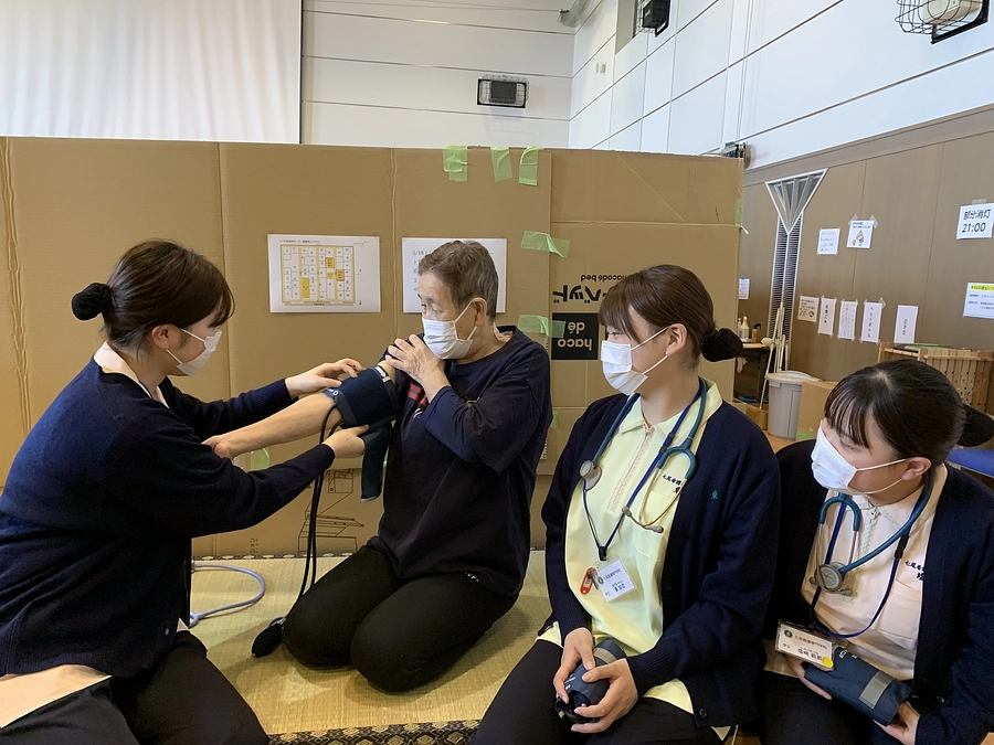 学生が避難所を訪問しました