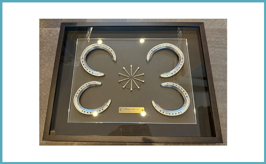 蹄鉄プレート（蹄鉄4つ・お好きな馬1頭選択）