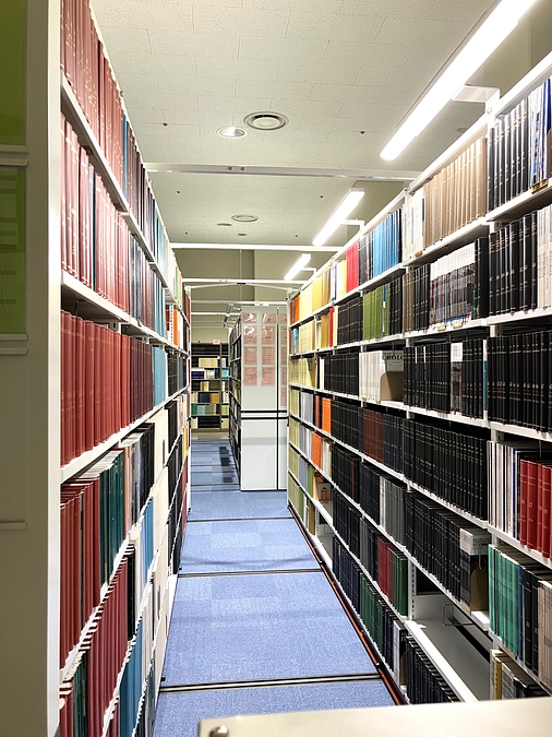 医学ジャーナルは電動書架に集結