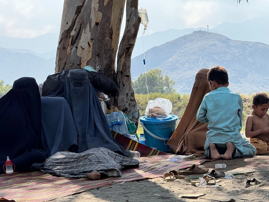 小さな赤ちゃんの足