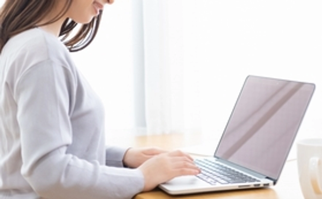 HPに名前のクレジットを記載します