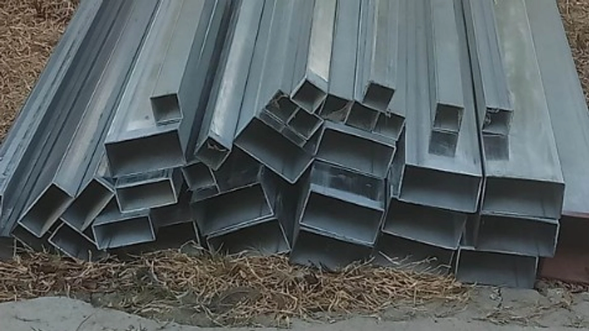 屋根の材料が届きました