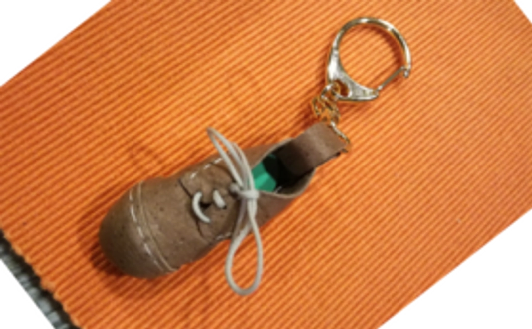 全力で感謝の気持ちを込めたお礼のお手紙と革靴のグッズ