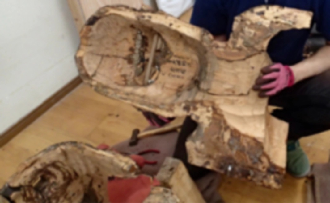 仁王像体内への御芳名簿奉納