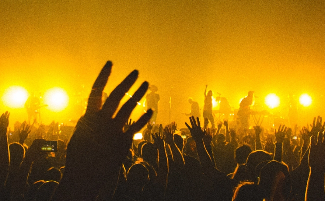 デビュー後のライブ無料ご招待＊