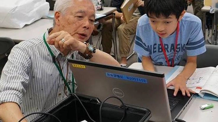 "シニア講師×子ども"のロボット教室。主体的な学び場を全国に