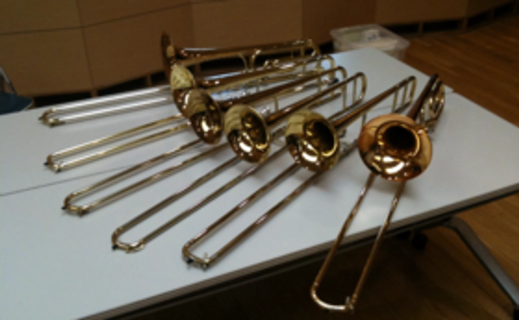 ライブへの招待状＋管楽器奏法や呼吸法、吹奏楽またはマーチング全般の出張指導（県内）