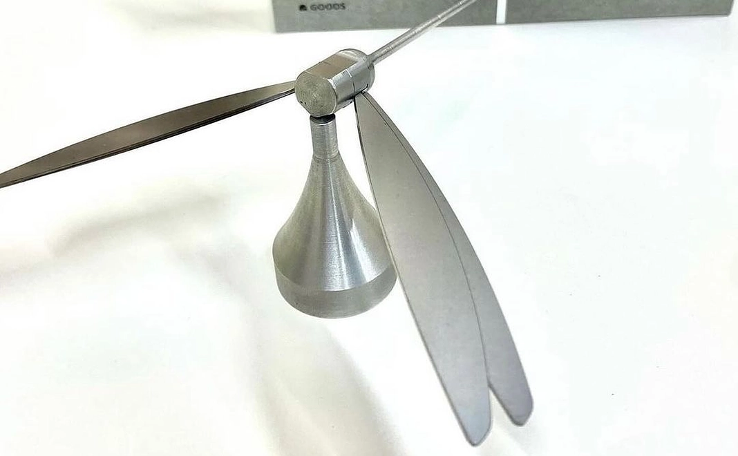 ユラユラ揺らめく「Metal Dragonfly（-balanced-）」