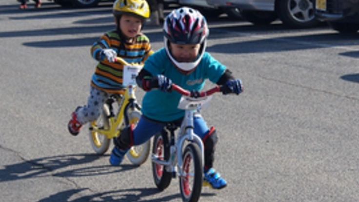 キックバイクに乗る子どもたちの元気な姿と笑顔が見たい！