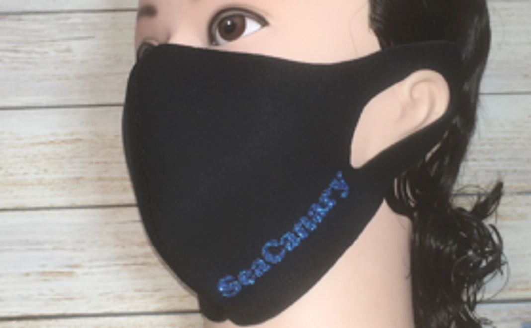 ネーム入れネオプレンマスクを２点ご提供