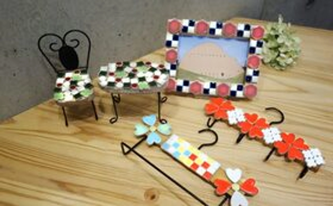 【モザイクタイルミュージアム】体験付きミュージアム見学(4名様分)・タイル図鑑1冊・お名前掲載(任意)・お礼のメッセージ