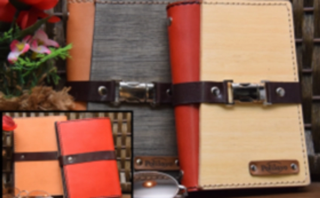 「木」と「革」のシステム手帳「バイブルサイズ」