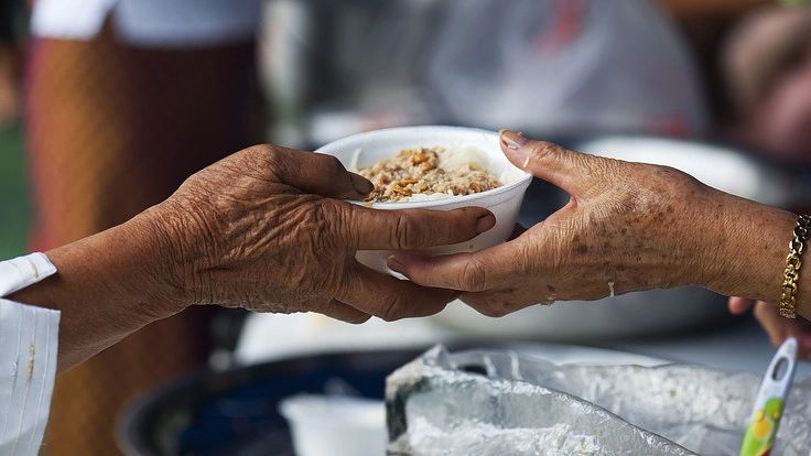コロナ　入院した家族を病院前で待つ人達の為の炊き出しのプロジェクト