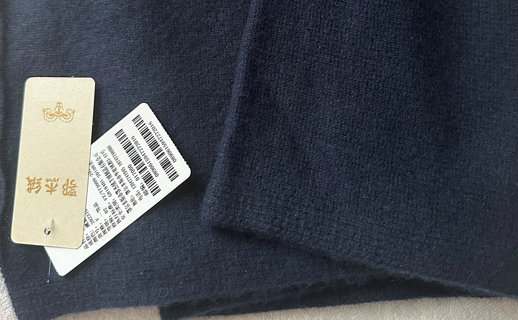 上質カシミアのマフラー