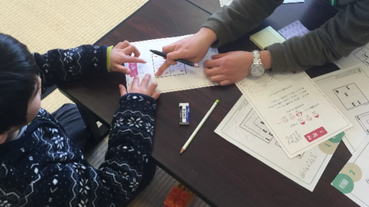 子どもたちの居場所「にっこりひろば」で楽しく勉強できる環境を