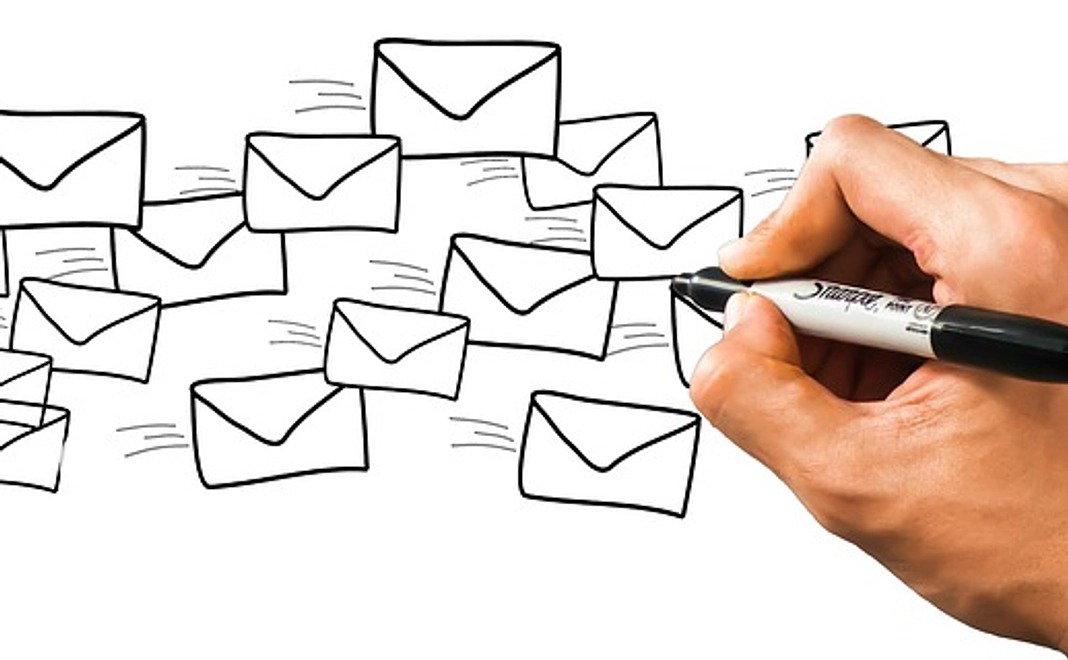 年賀状で今後の発表や活動報告などのご案内