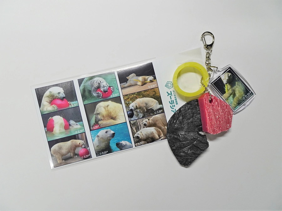 【リターン品発送】クリアボトル・ウーリーモンキーの缶バッチ・ホッキョクグマの遊具キーホルダー