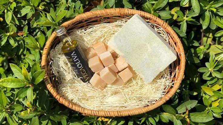 インド伝統医療アーユルヴェーダの考えに基づいた石鹸を製作！