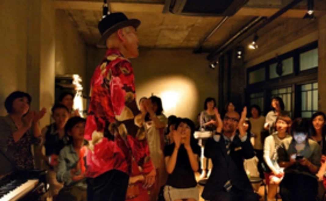 オリジナルCDプレゼント、特別ライブご招待