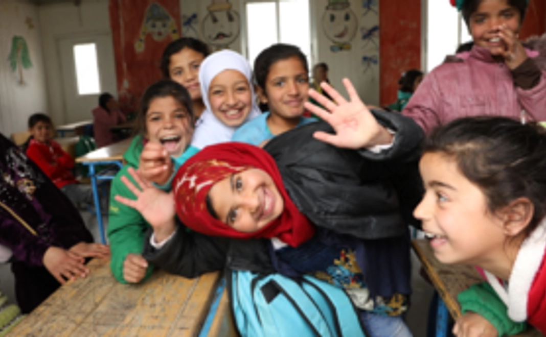 ★300,000円支援コース：ご支援の多くがシリア難民キャンプの授業運営に使われます