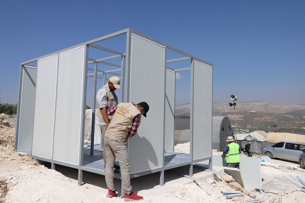 北西シリアの避難キャンプでのトイレ建設が進んでいます。