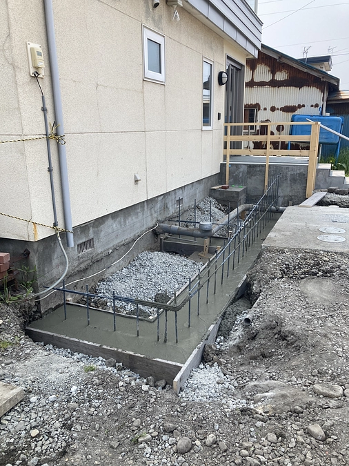 スロープ工事に着手しました