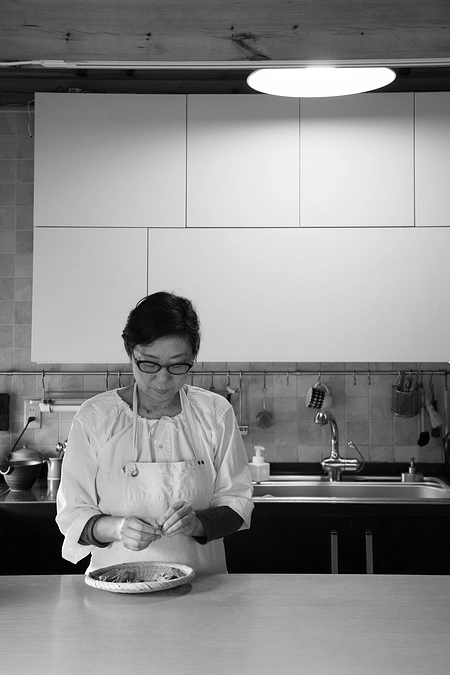 同志よおそれるな、あなたの歩く道は晴れる　犀の角のようにただひとり歩め