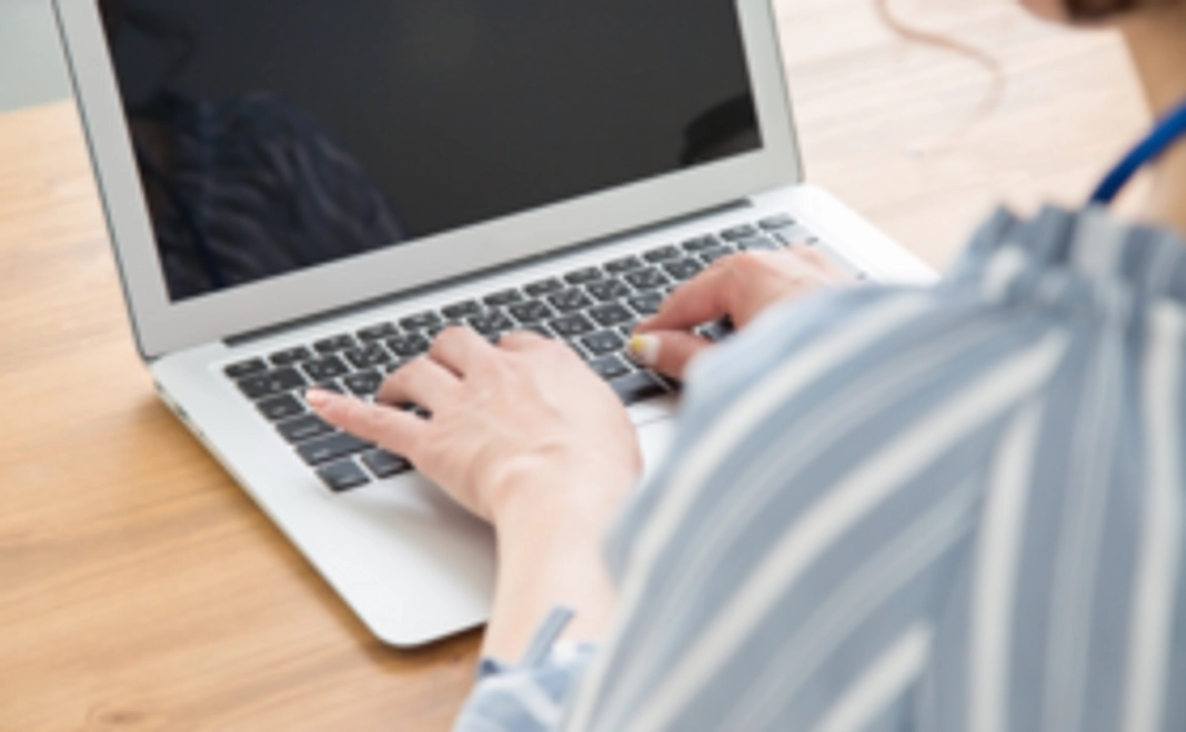 お礼と娘の活動状況をメールでご報告します。