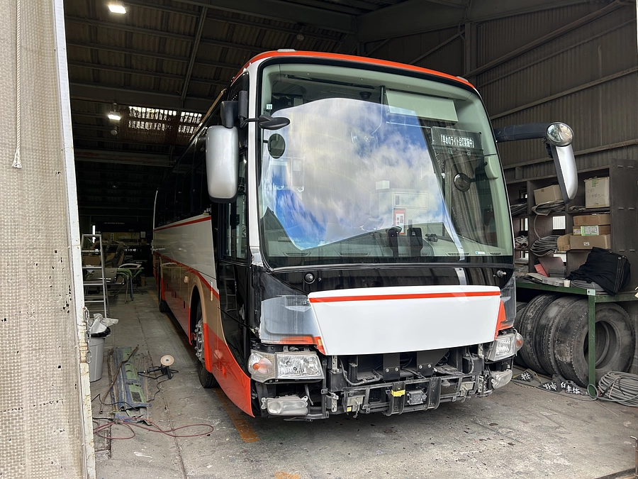 工場での塗装作業中の車両を見てきました！