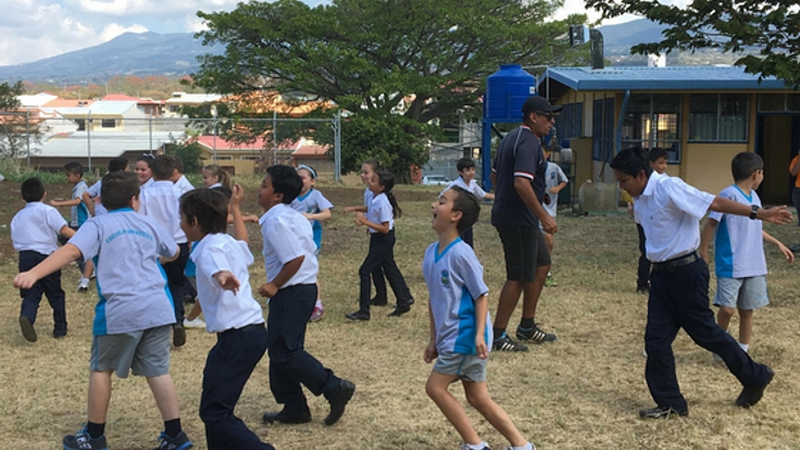コスタリカの青少年に心と体の健康を。学校対抗スポーツ大会開催