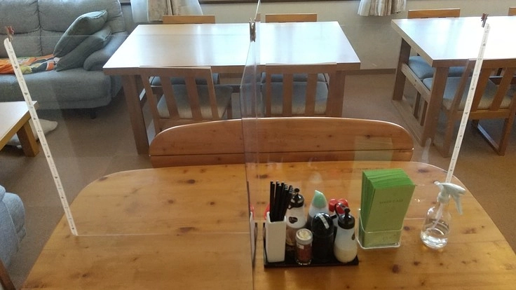 かぐらスキー場とみつまた宿泊施設に飛沫防止パネルを!